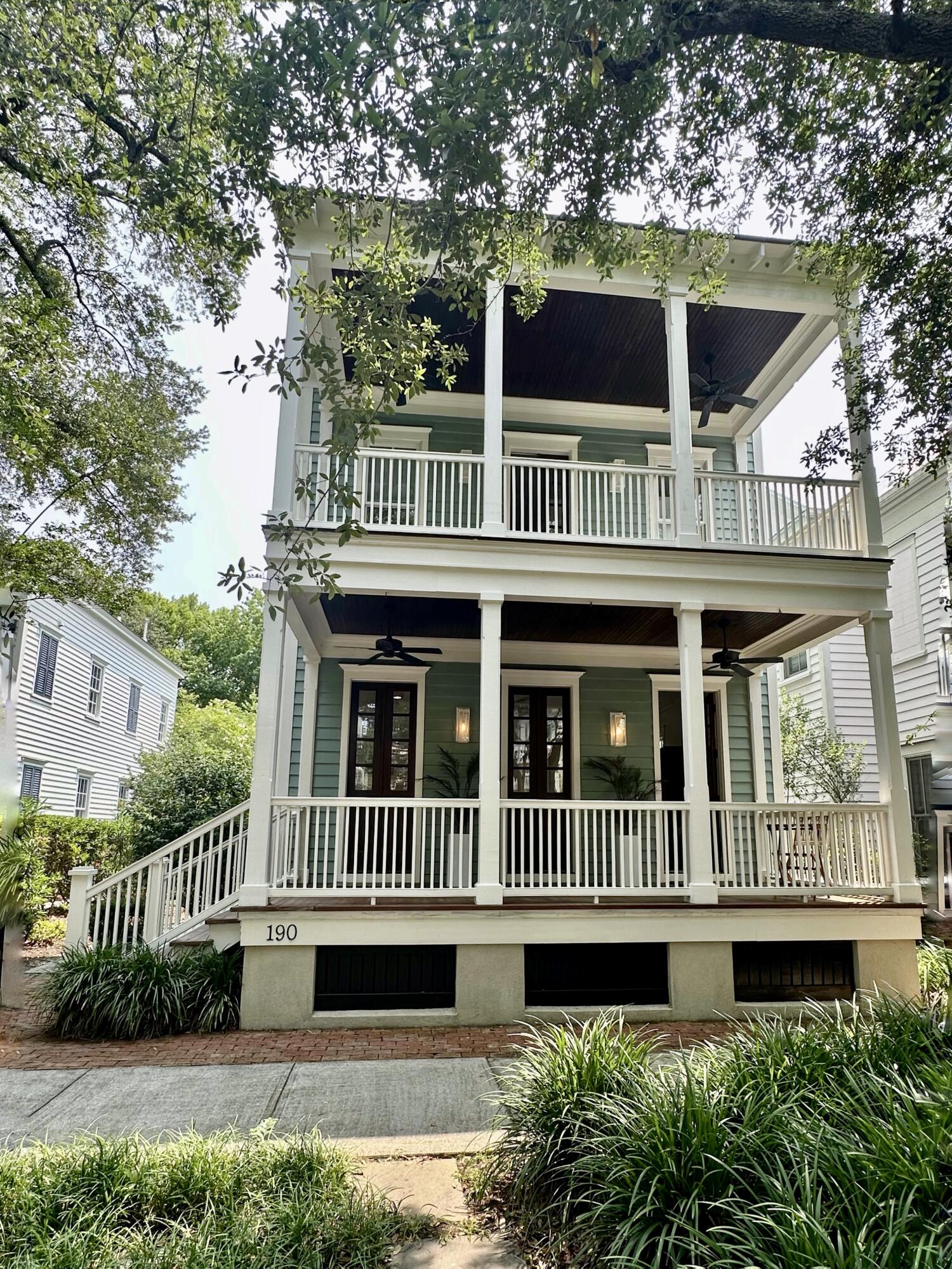 190 Ionsborough Street