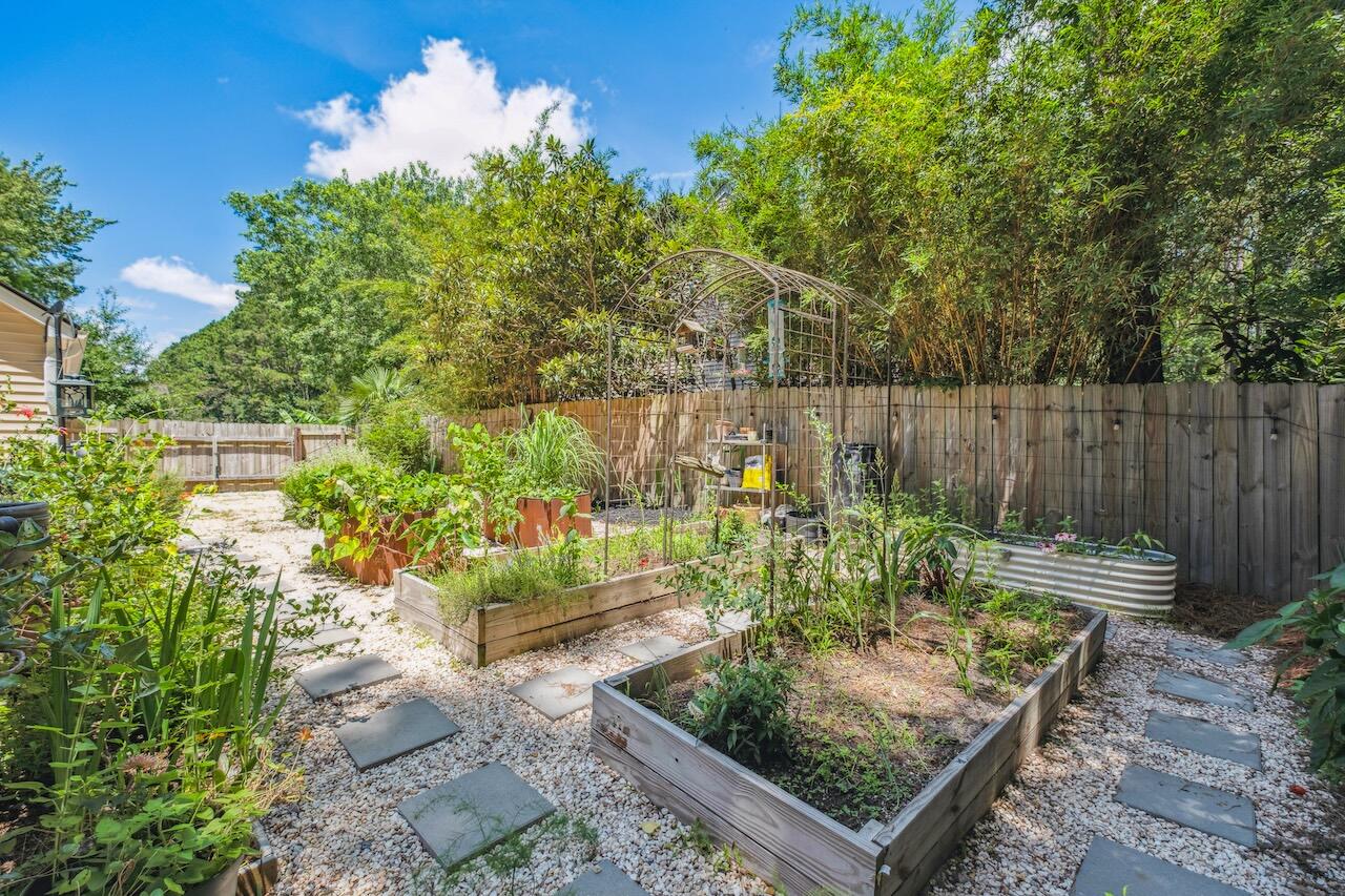 1350 Water Edge Drive