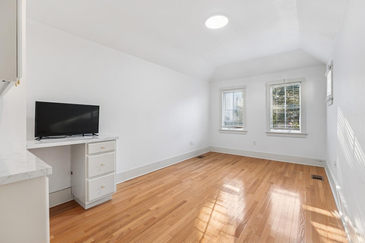 22 Frogmore Road