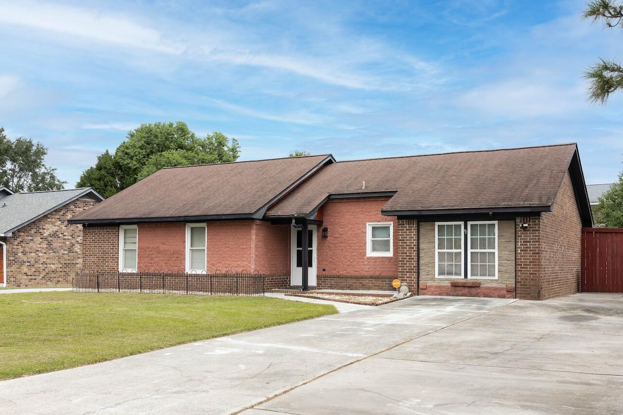 215 Horseshoe Drive