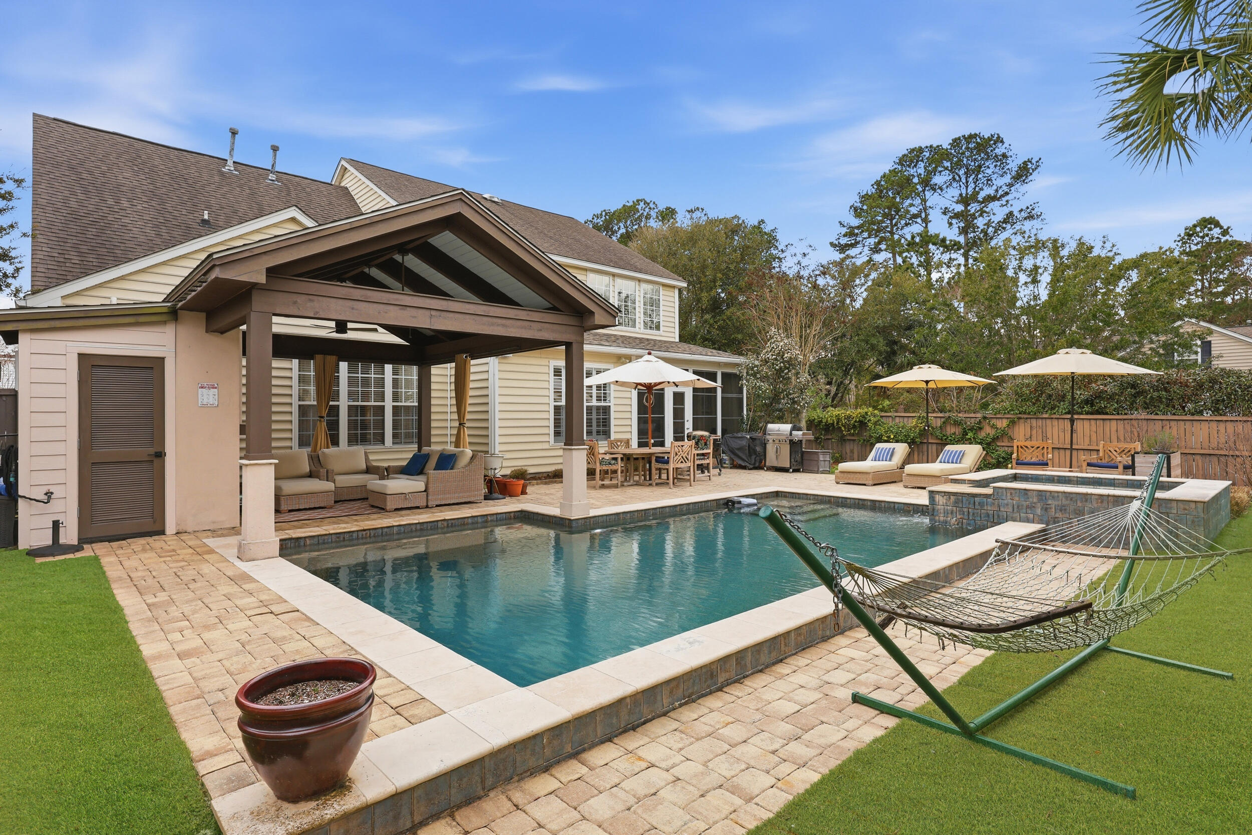 2011 Hammond Drive