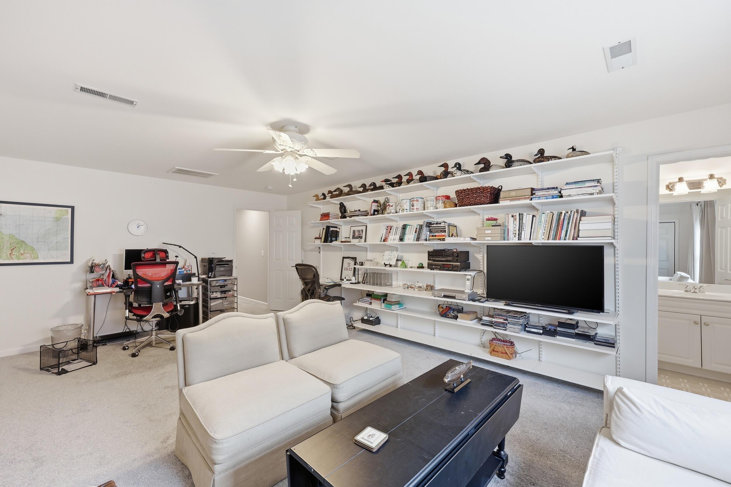2011 Hammond Drive