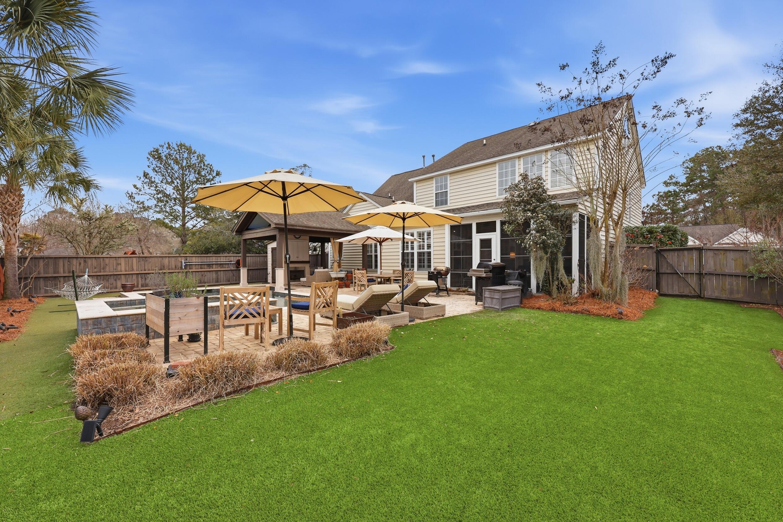 2011 Hammond Drive