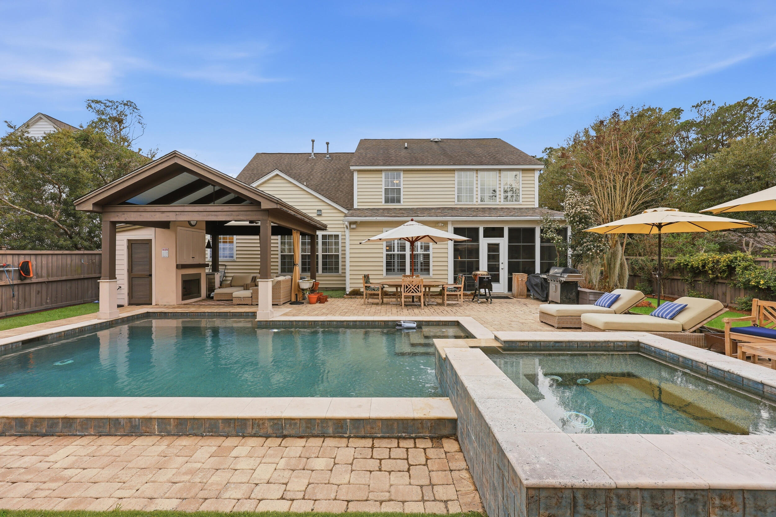 2011 Hammond Drive