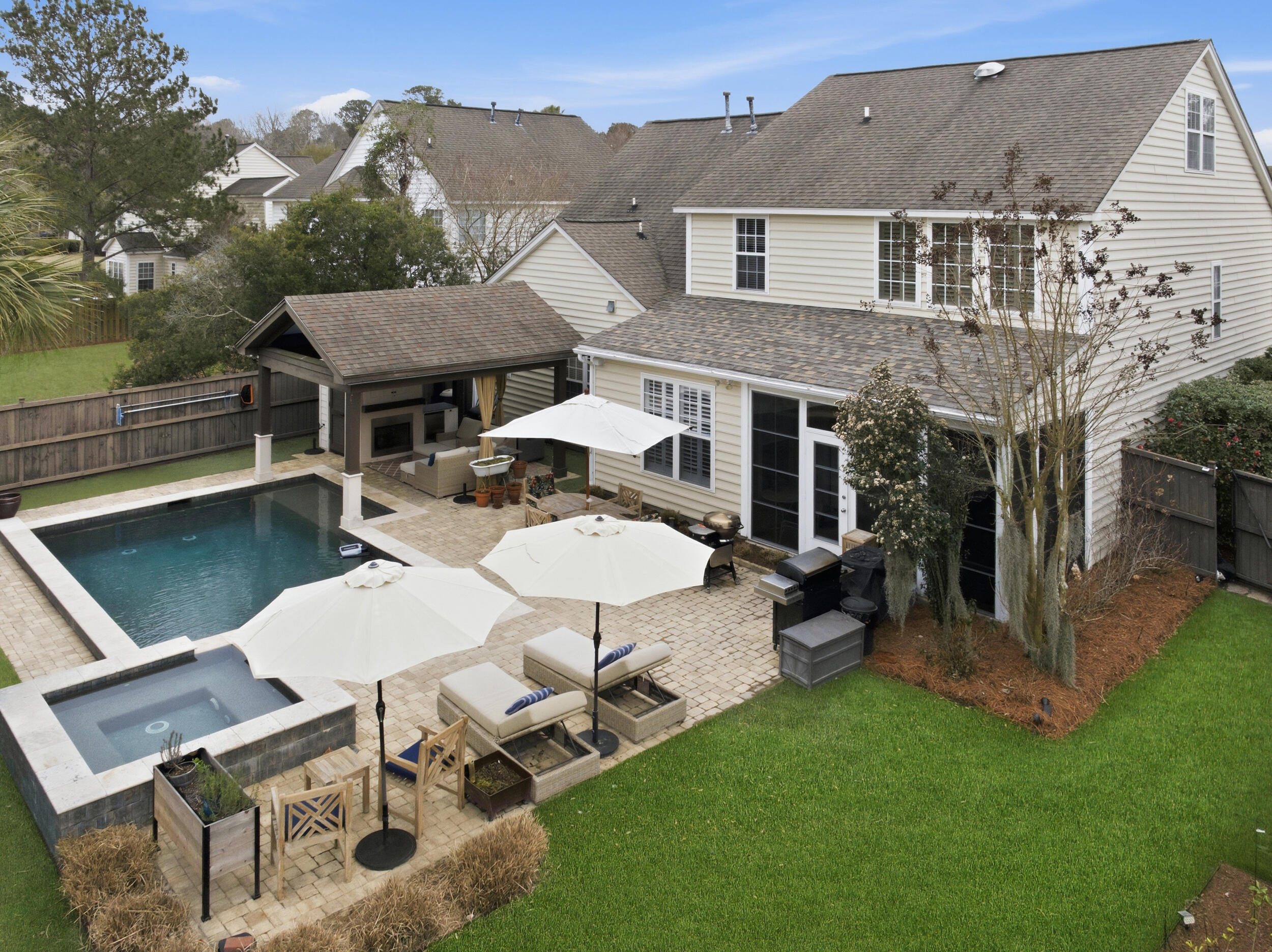 2011 Hammond Drive
