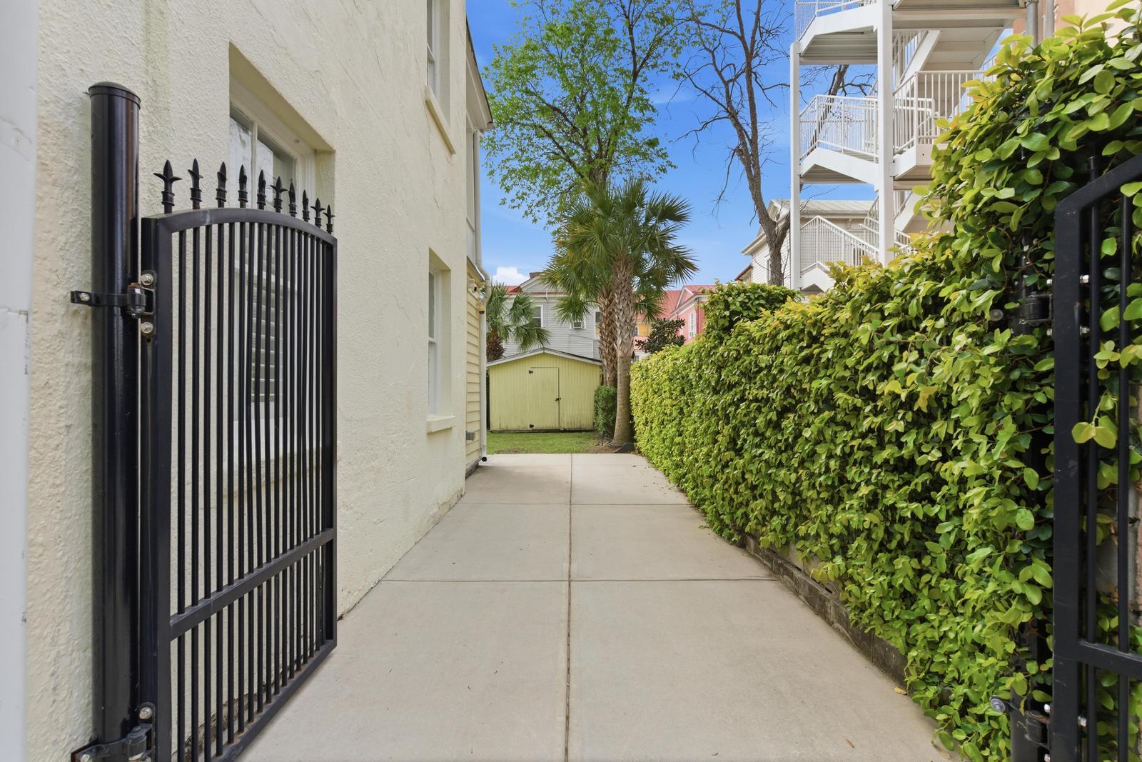 87 1/2 1/4 Warren Street