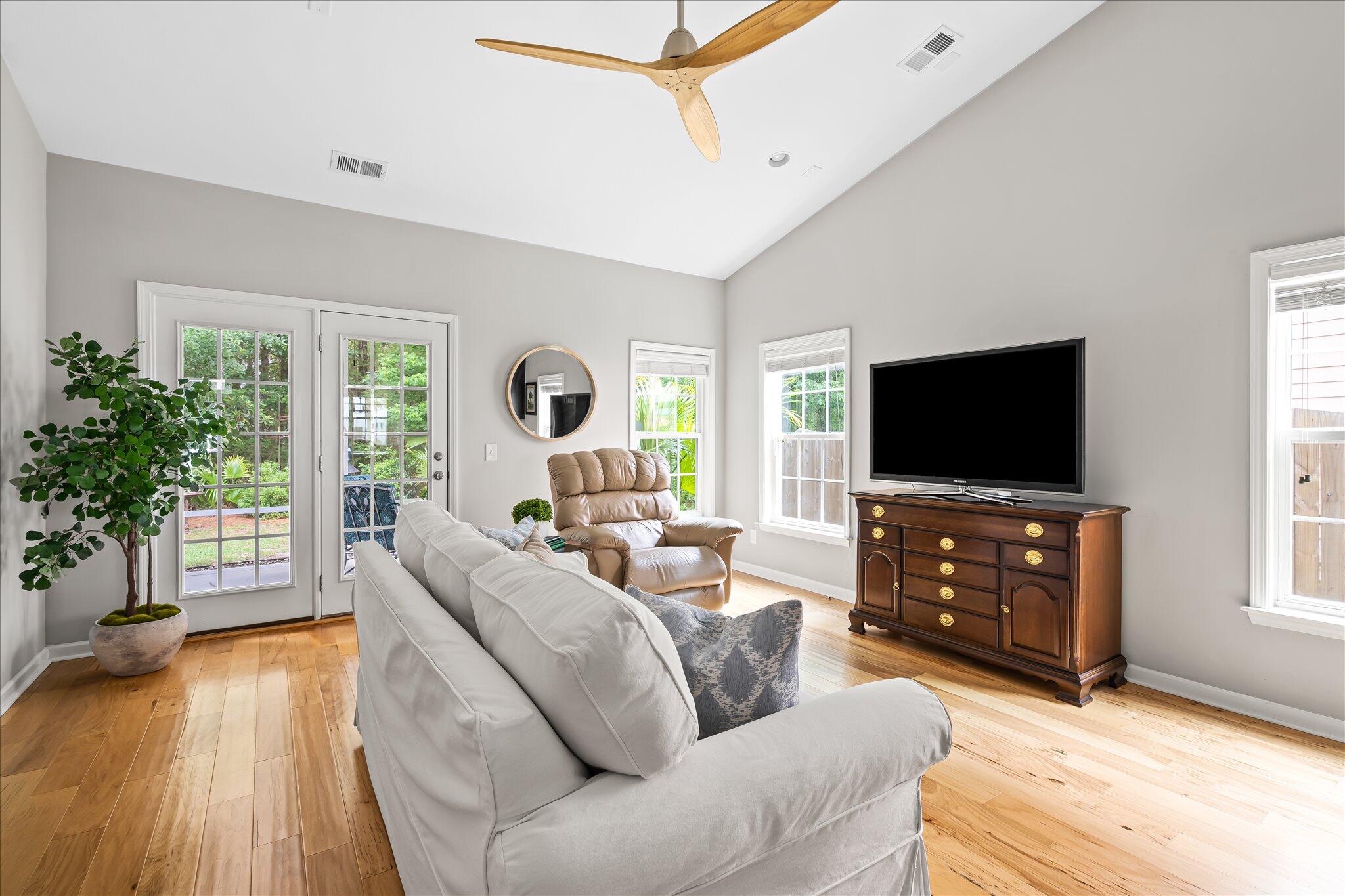 537 Nelliefield Trail
