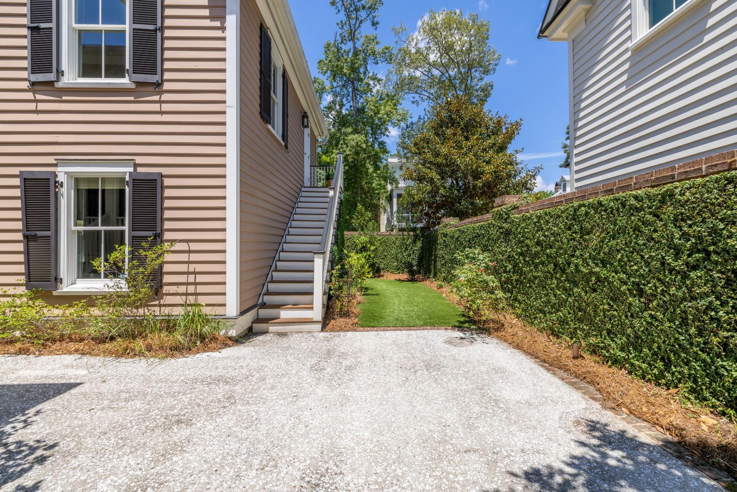 35 Joggling Street
