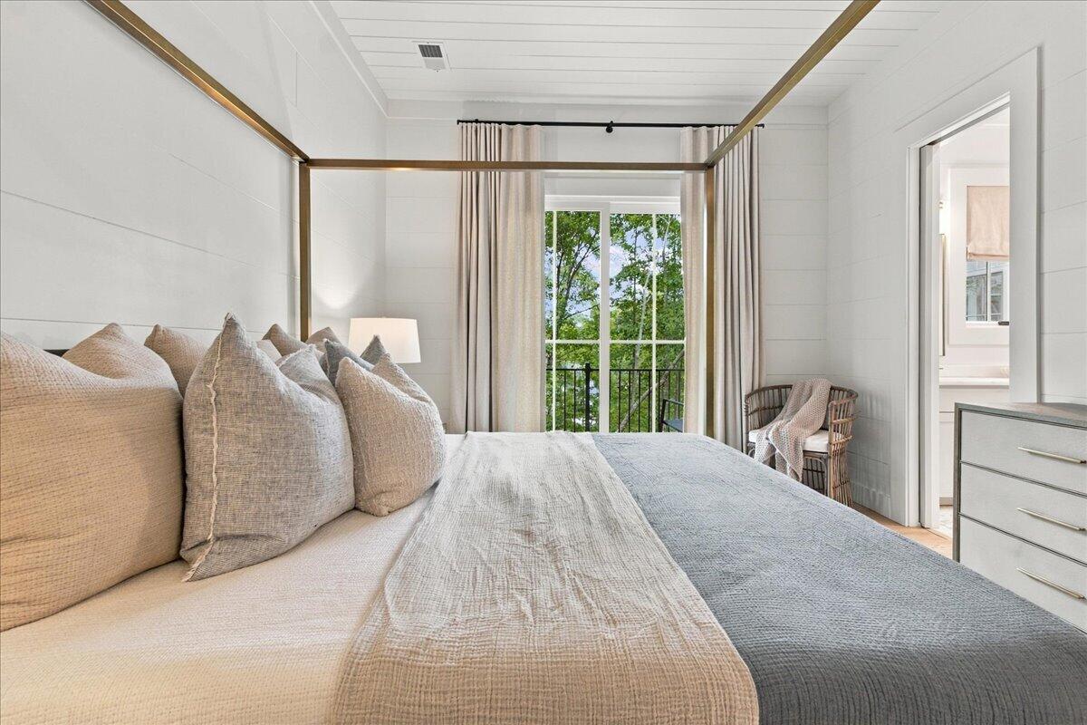 6 Featherstone Court