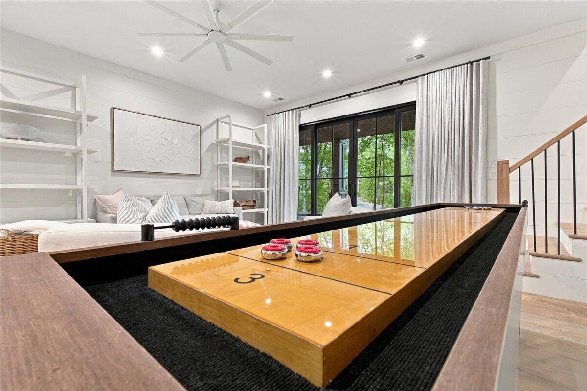 6 Featherstone Court