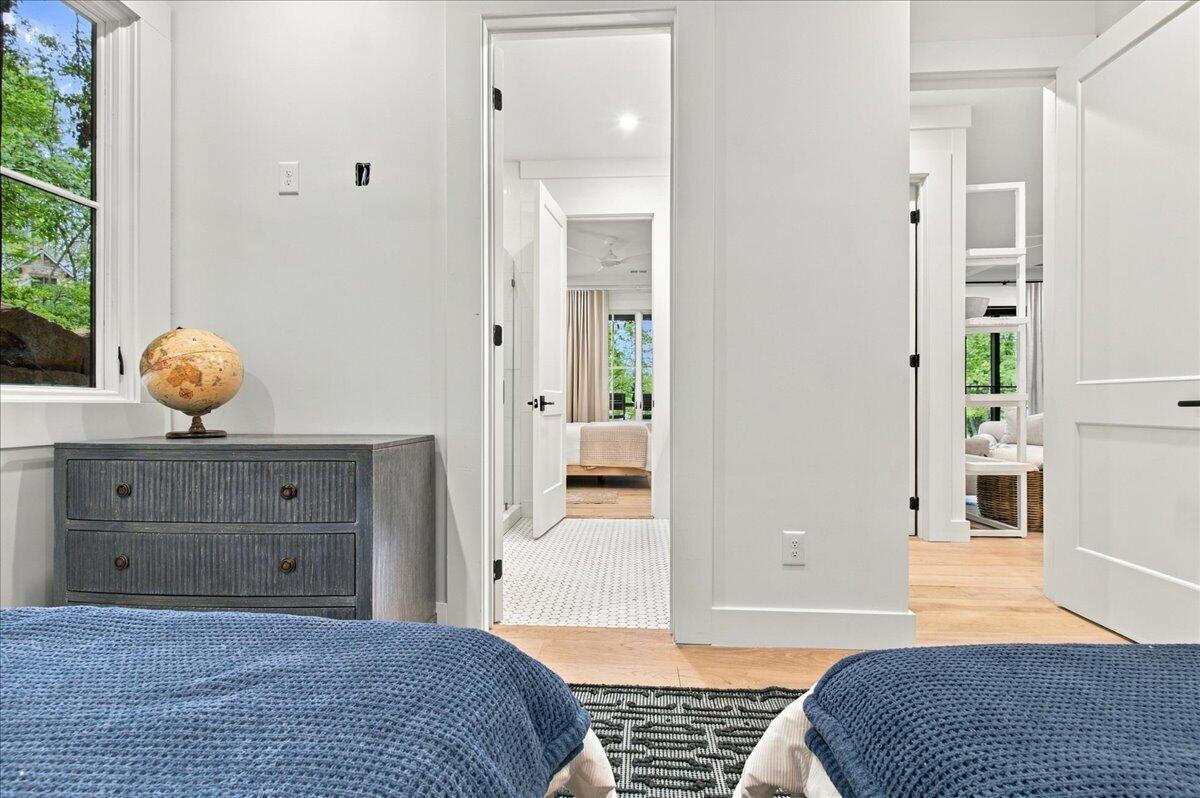 6 Featherstone Court