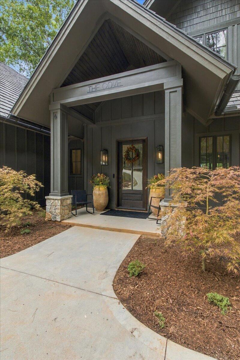 6 Featherstone Court