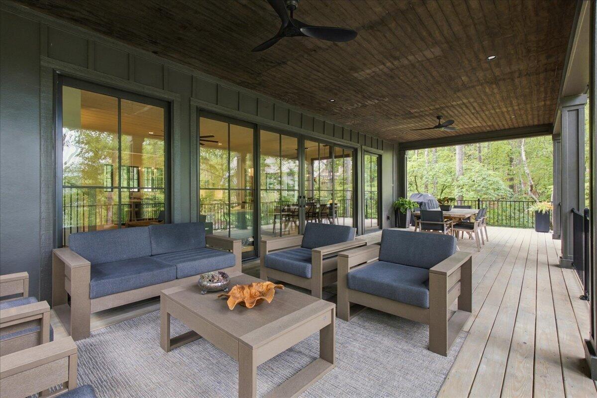 6 Featherstone Court