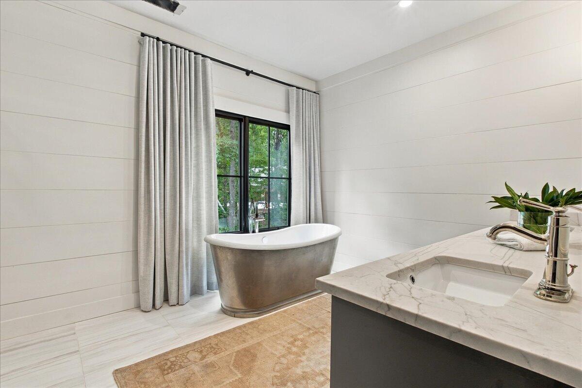 6 Featherstone Court