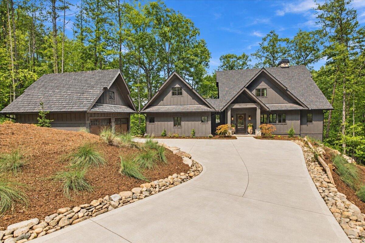6 Featherstone Court
