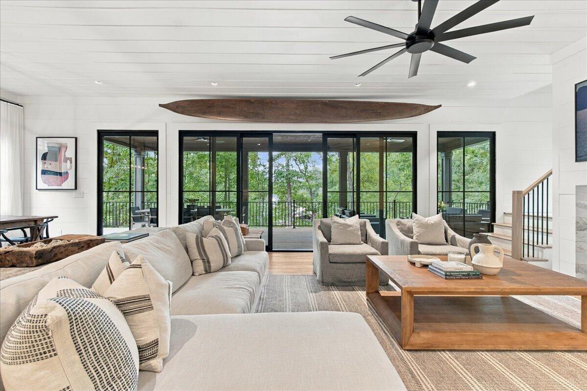 6 Featherstone Court