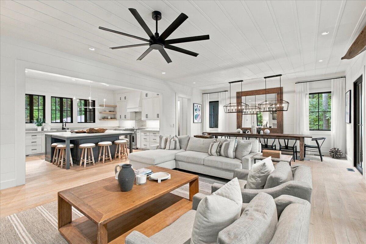 6 Featherstone Court