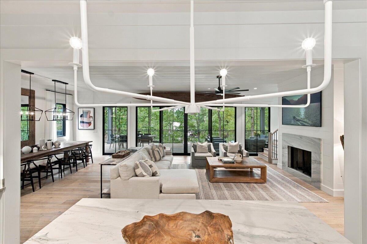 6 Featherstone Court