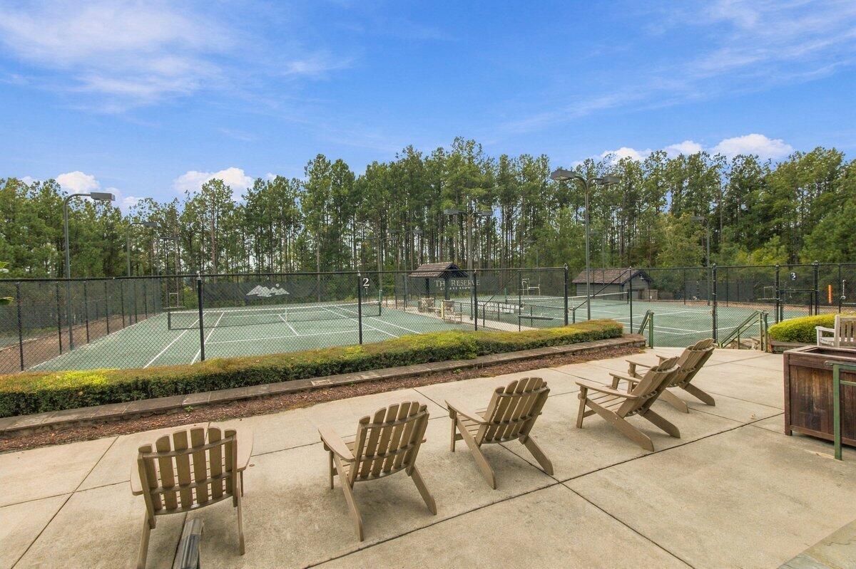 6 Featherstone Court