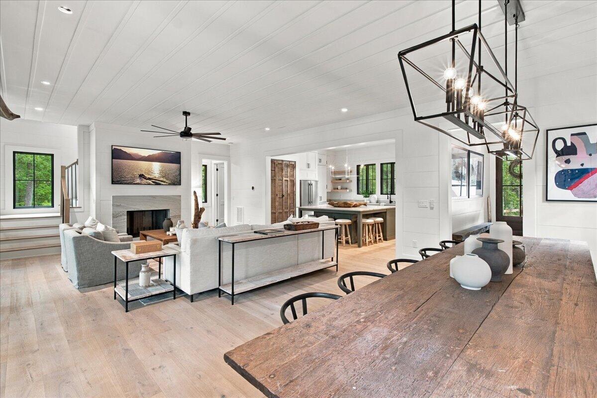 6 Featherstone Court