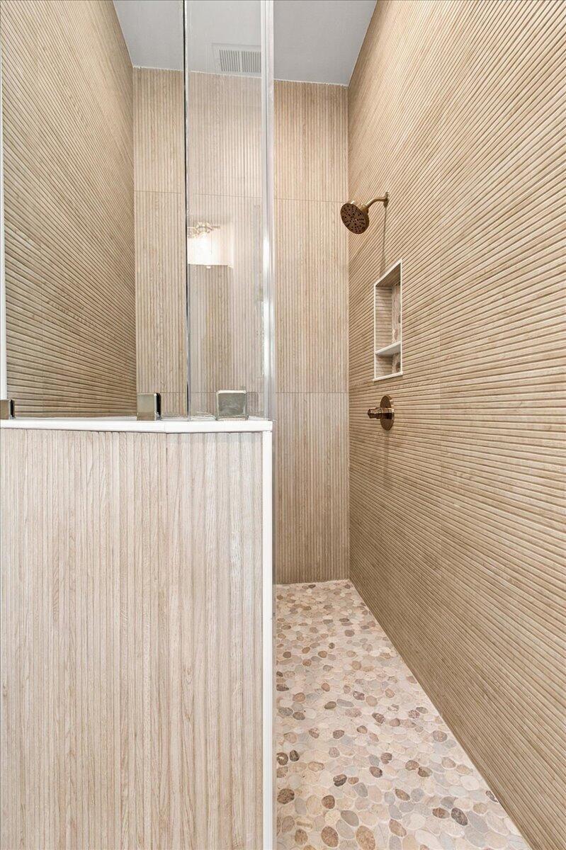 6 Featherstone Court