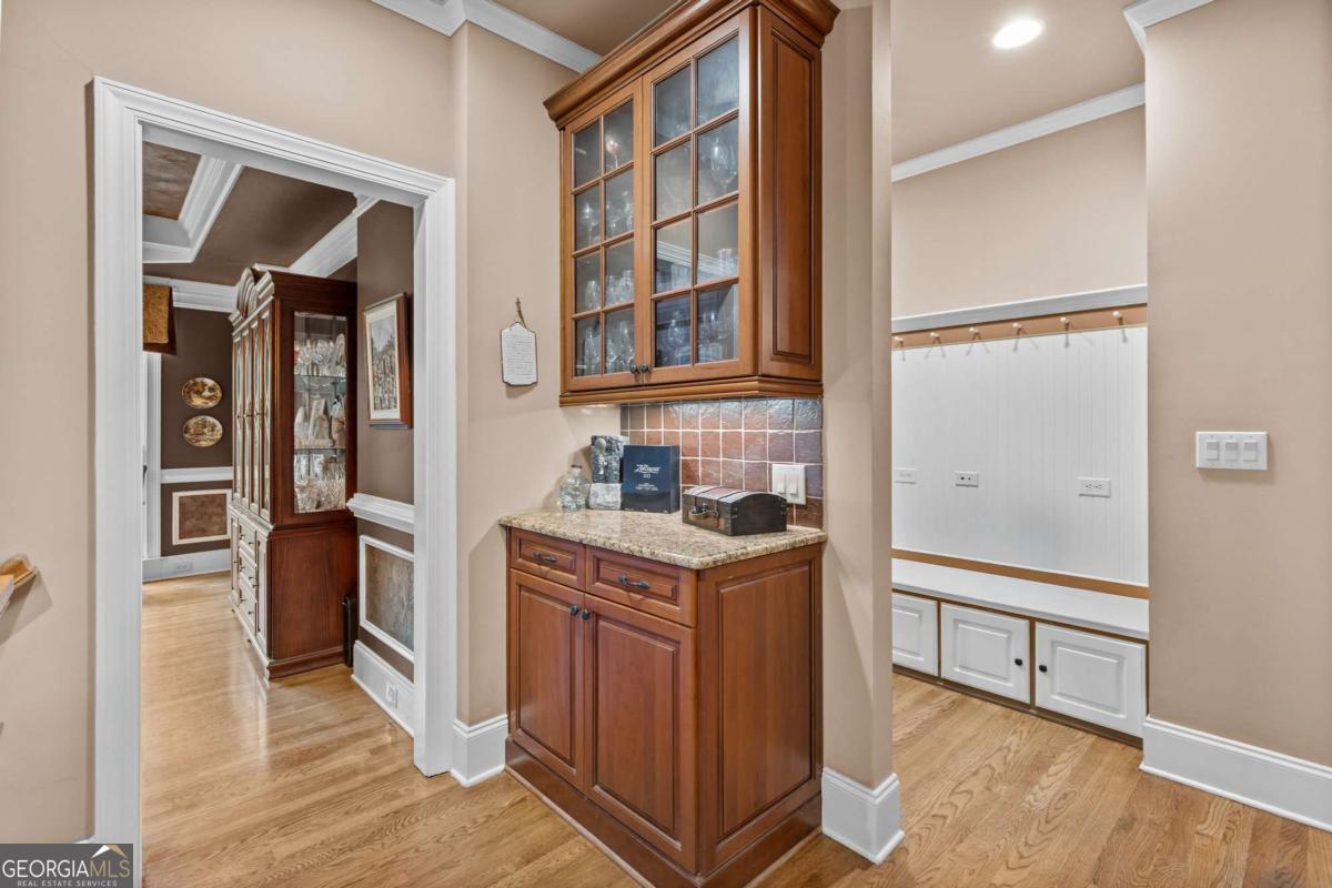 7010 Tree House Way Way