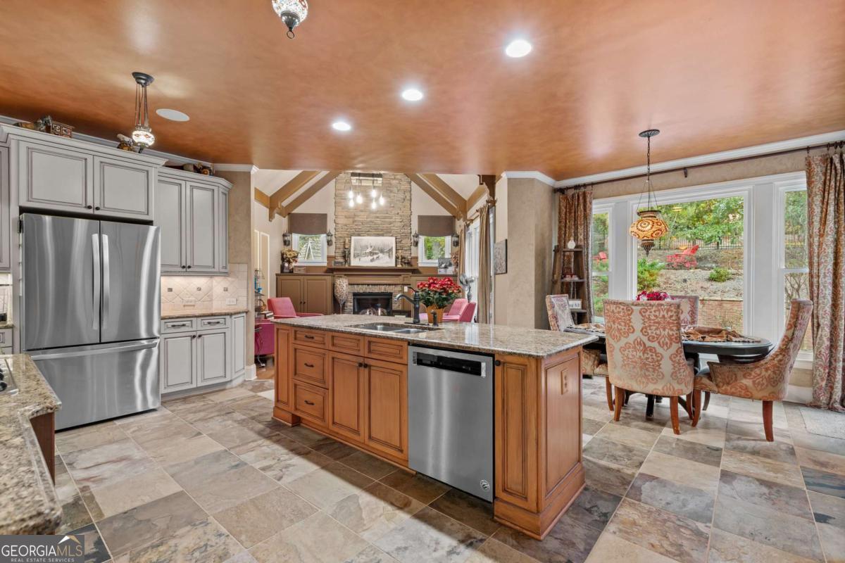 7010 Tree House Way Way