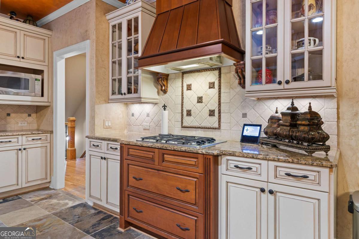 7010 Tree House Way Way