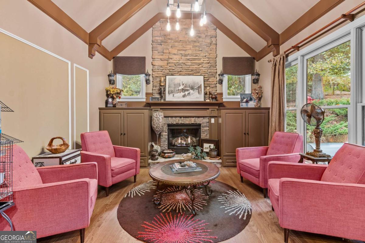 7010 Tree House Way Way