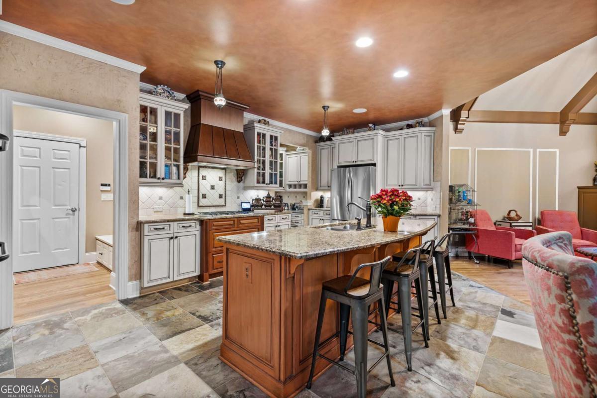 7010 Tree House Way Way