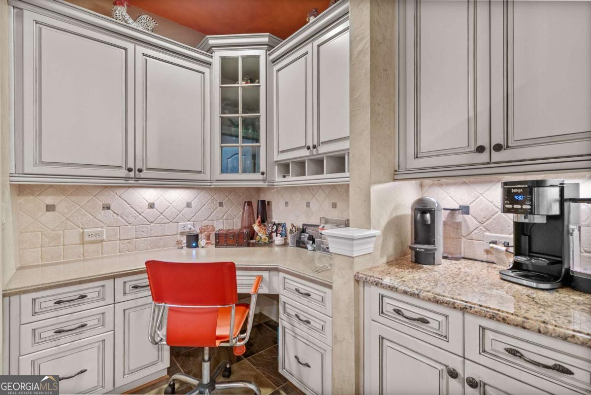 7010 Tree House Way Way