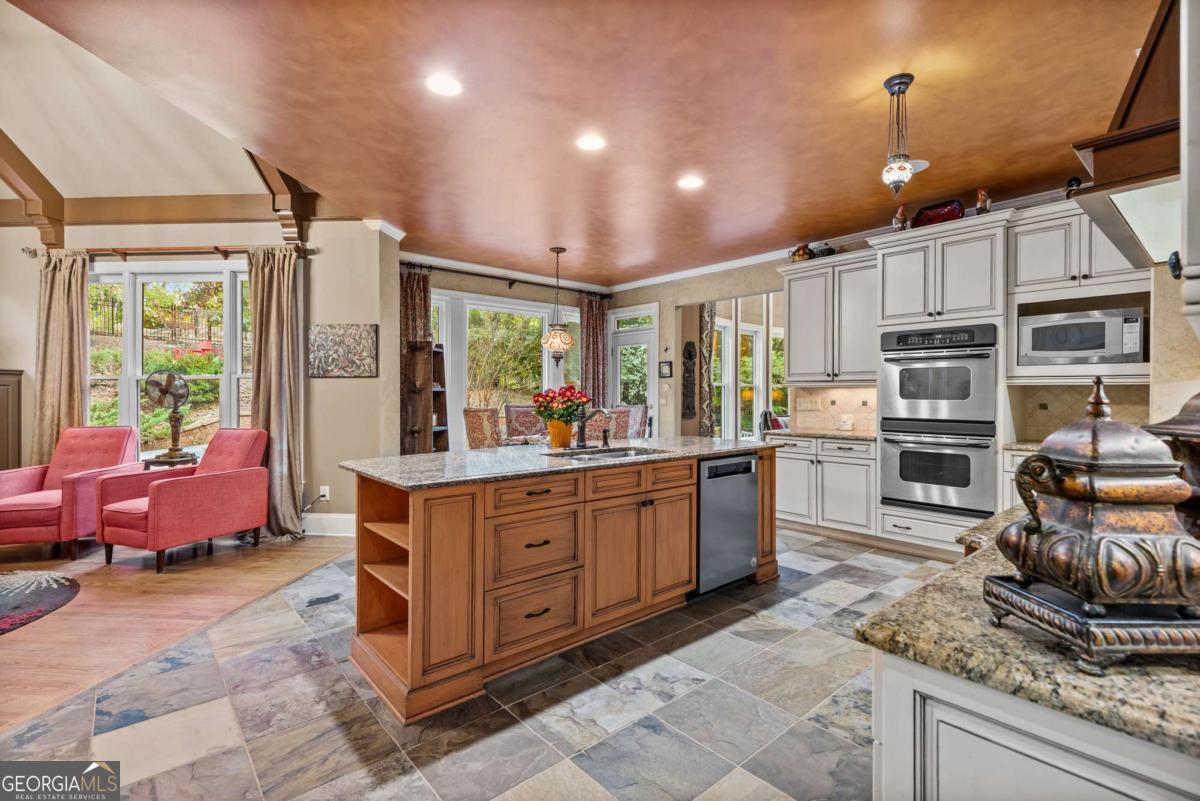 7010 Tree House Way Way