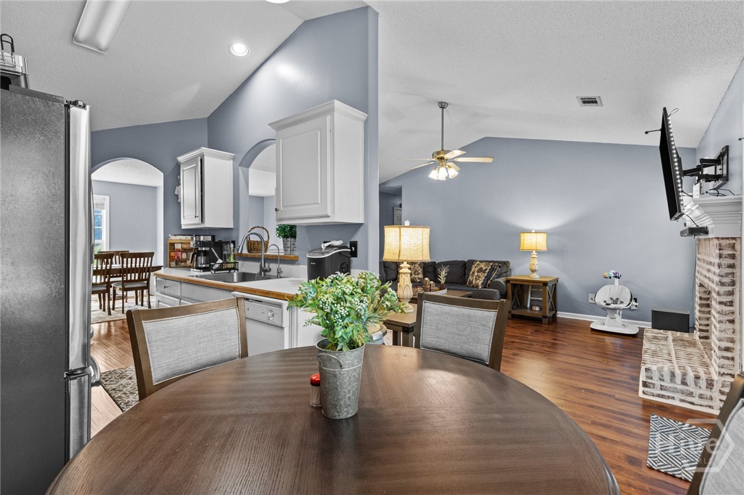 1221 Casper Lane