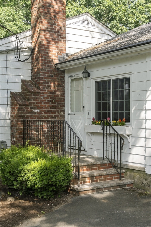 552 Nichols St.