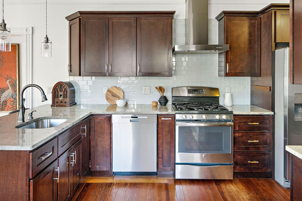 A Captivating Victorian Condo in A Fantastic Neighborhood