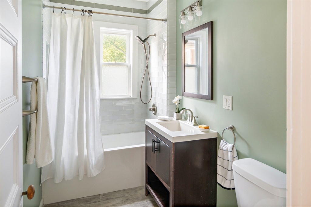 A Captivating Victorian Condo in A Fantastic Neighborhood