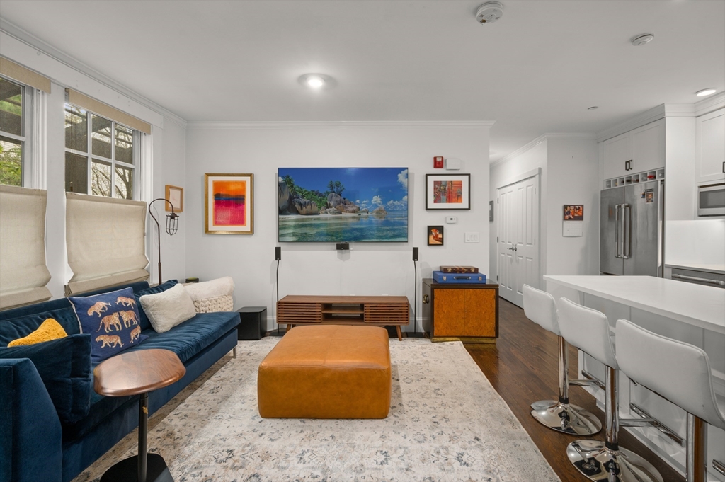A Gorgeous Corner Condo With 2 Private Entrances
