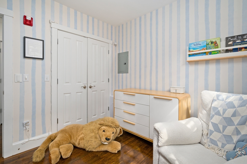 A Gorgeous Corner Condo With 2 Private Entrances