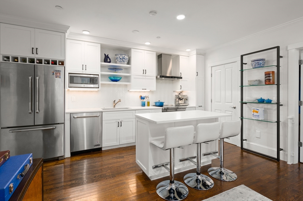 A Gorgeous Corner Condo With 2 Private Entrances