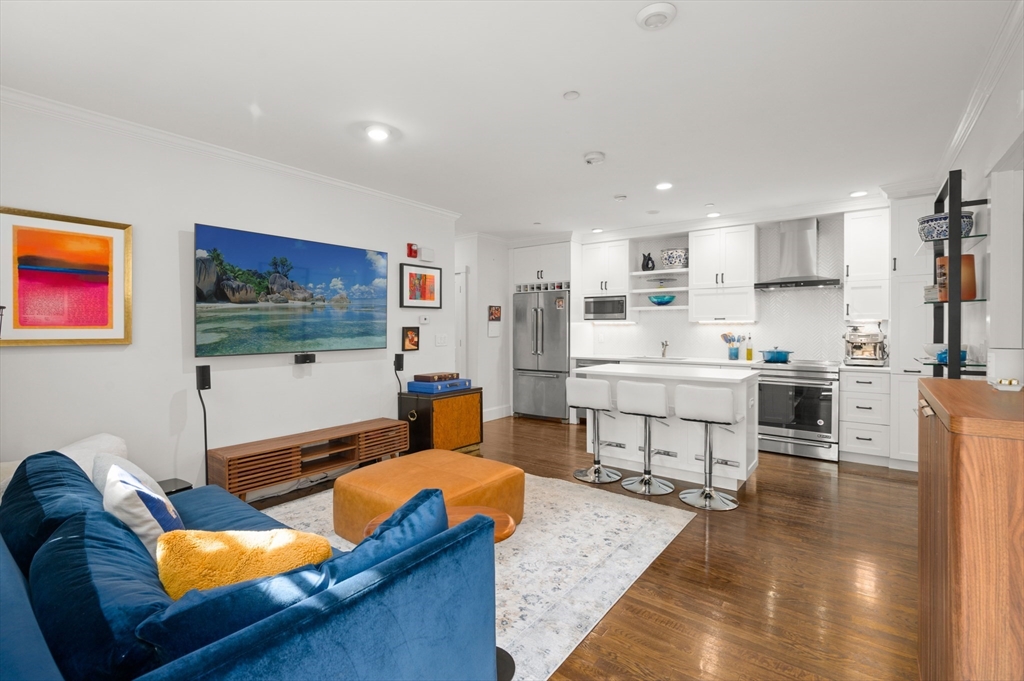 A Gorgeous Corner Condo With 2 Private Entrances