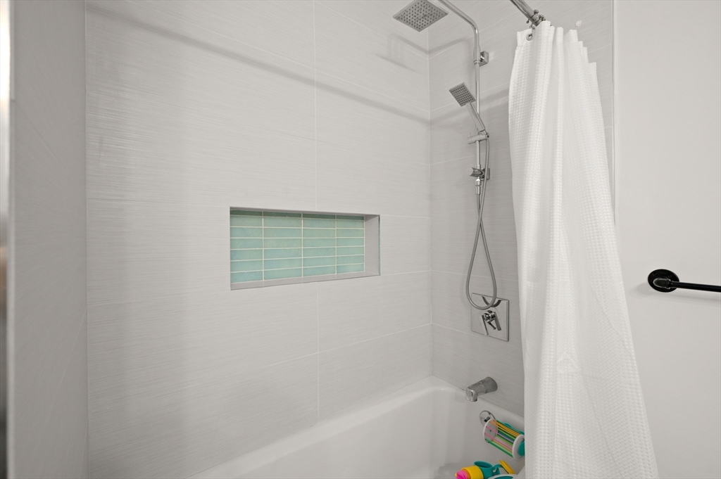 A Gorgeous Corner Condo With 2 Private Entrances