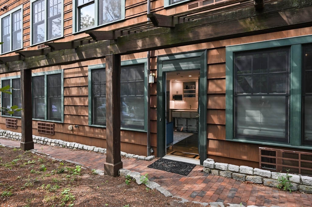 A Gorgeous Corner Condo With 2 Private Entrances