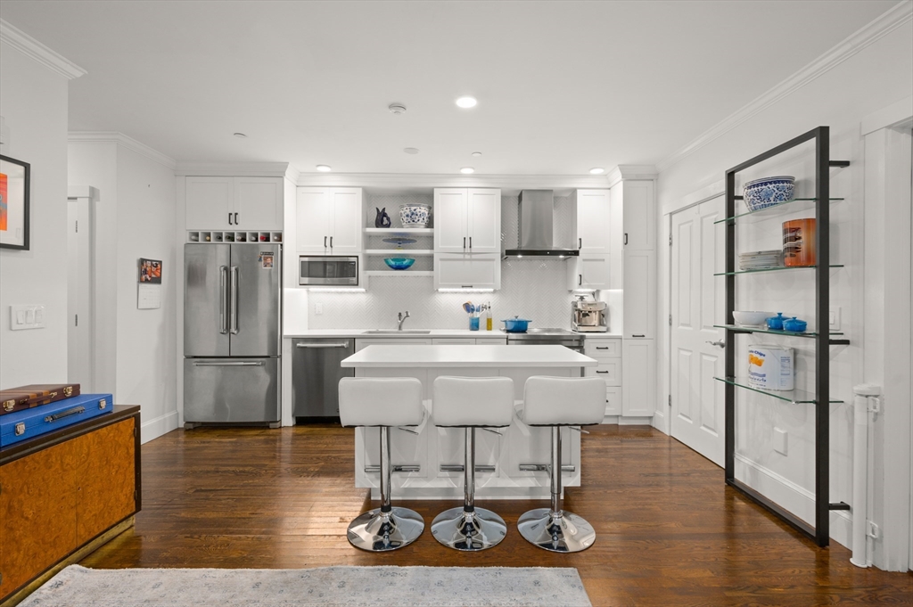 A Gorgeous Corner Condo With 2 Private Entrances