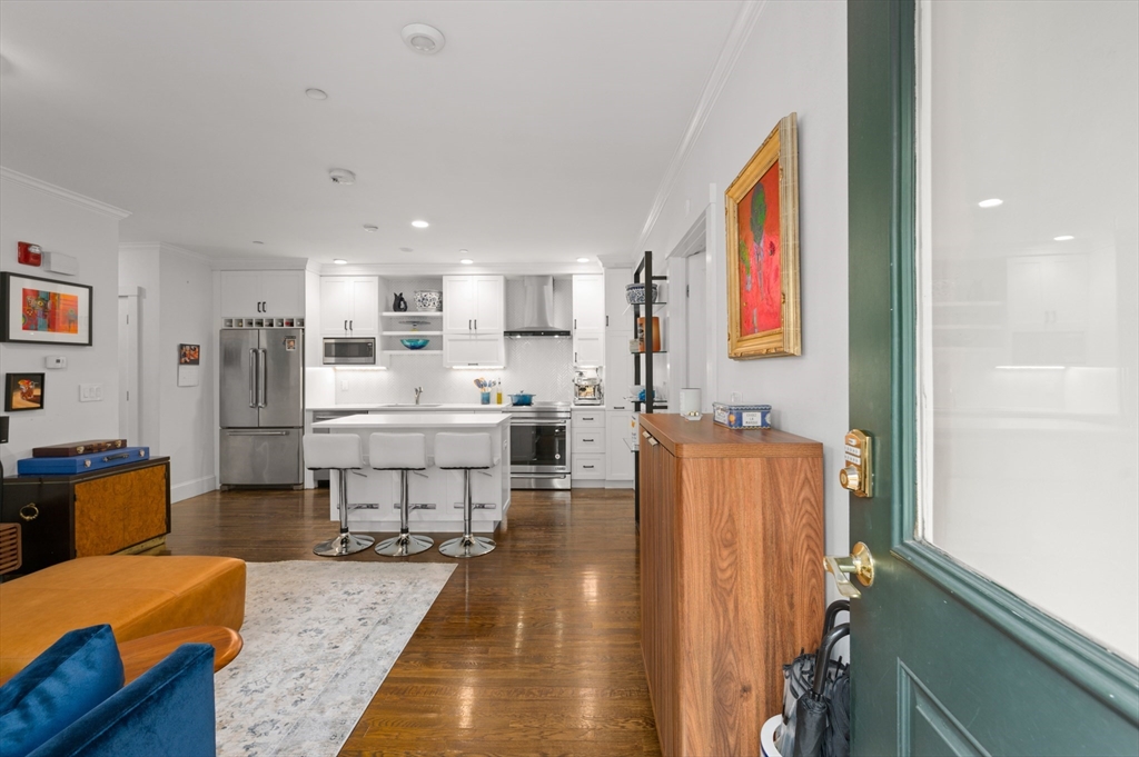 A Gorgeous Corner Condo With 2 Private Entrances