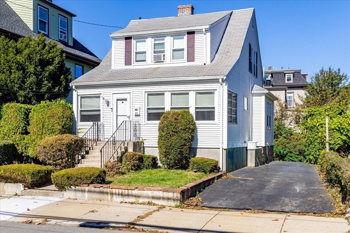 27 Stearns Ave