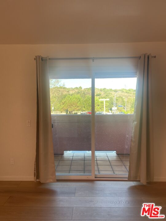 4810 S La Brea Ave Unit: 210