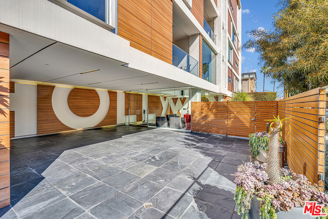 6735 Yucca St Unit: 101