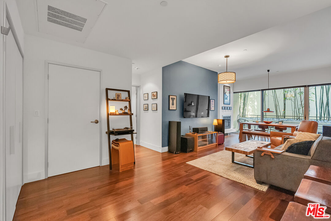6735 Yucca St Unit: 101