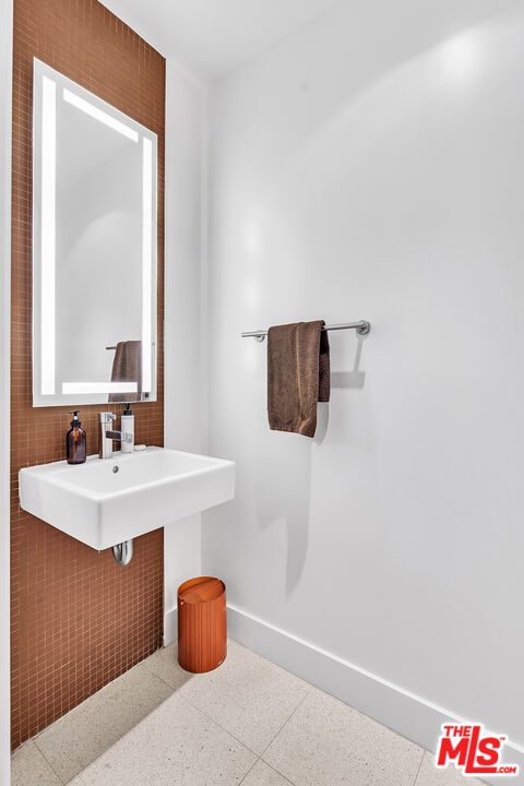 6735 Yucca St Unit: 101