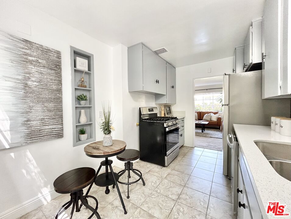 5162 Village Grn